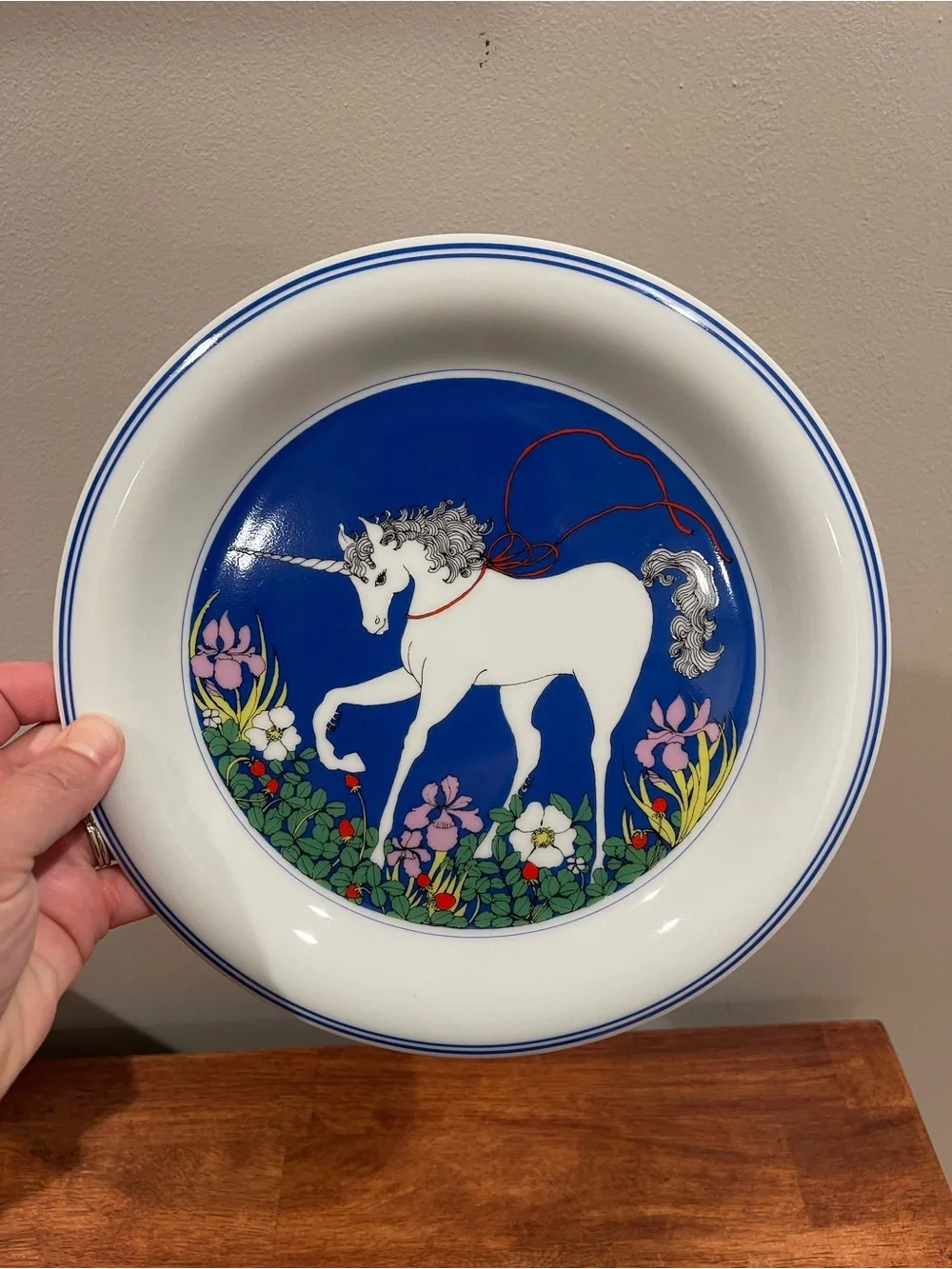 READ Vintage 80s Audrey Christie Unicorn Strawberry Field Flowers Plate 9” Japan